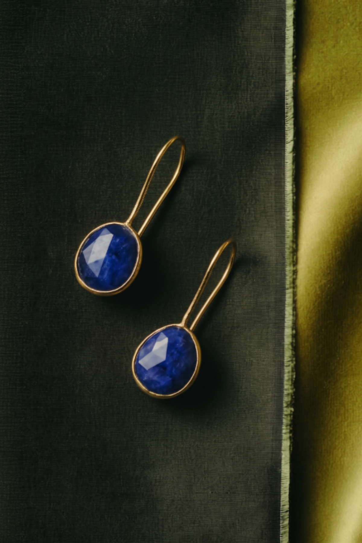 Awaari Iklil Earrings (Sapphire)