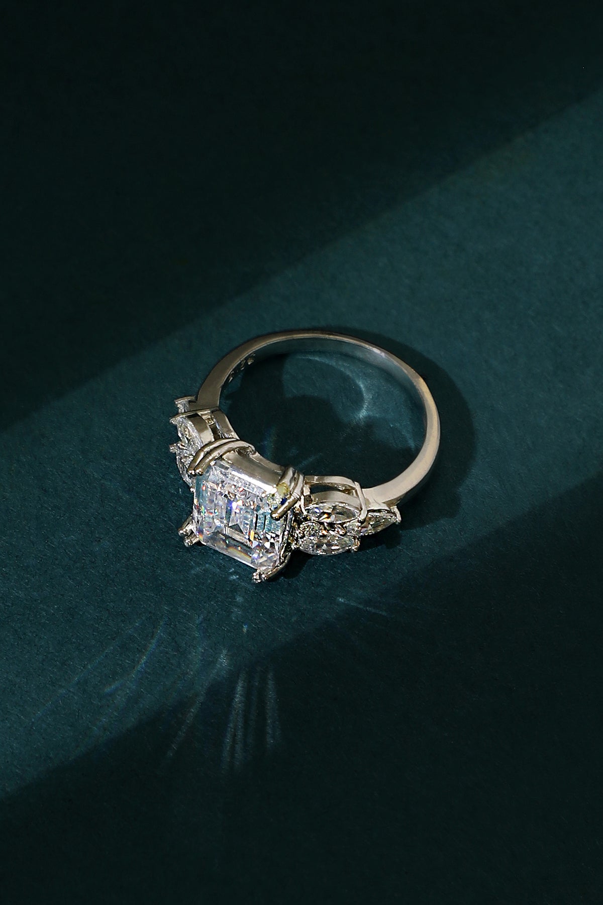 Fitrat Iklil Ring