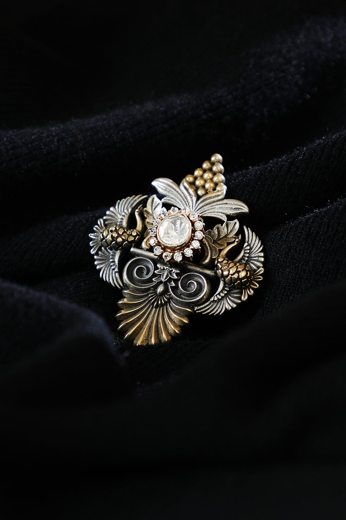 Fitrat Itika Brooch