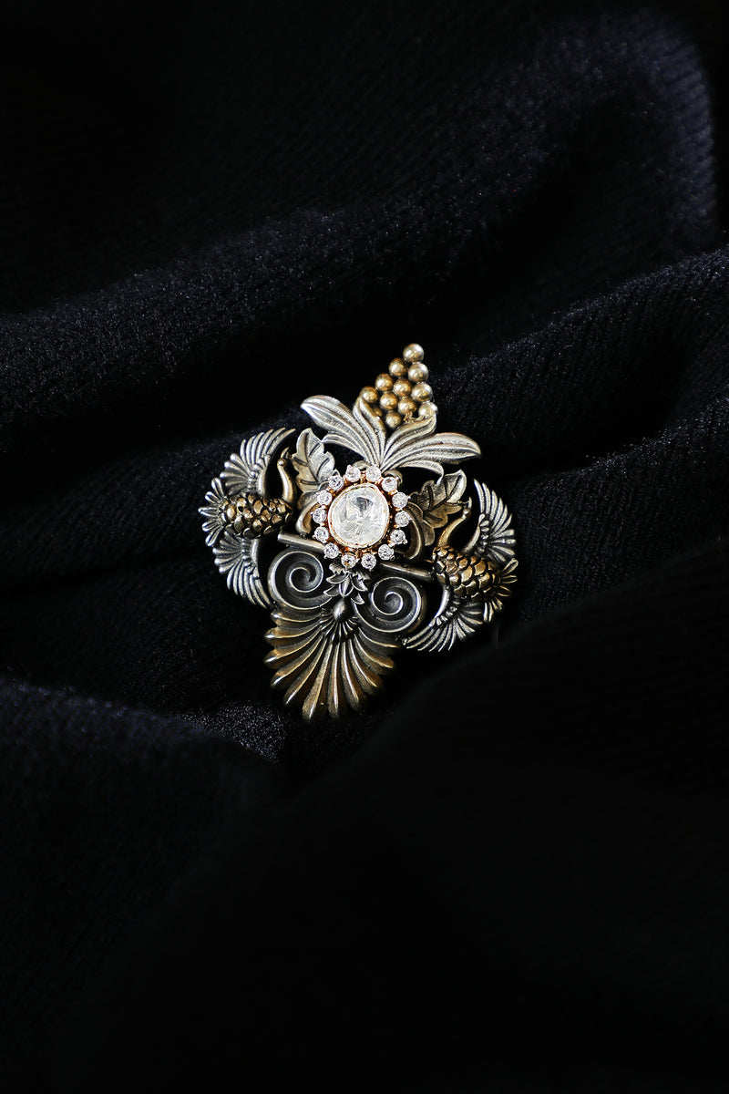 Fitrat Itika Brooch