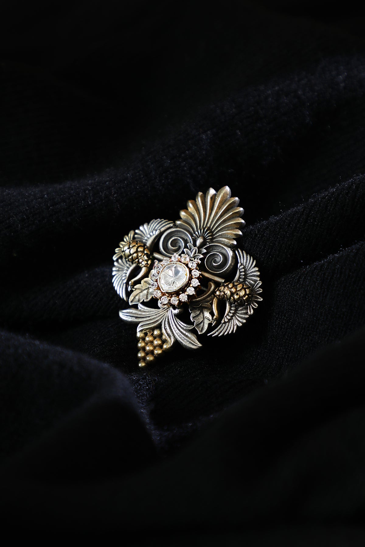 Fitrat Itika Brooch