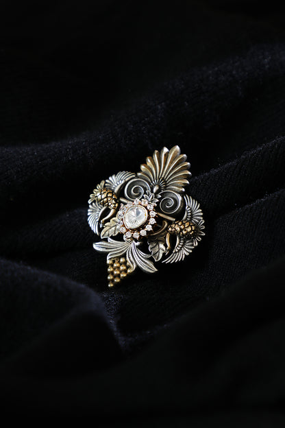 Fitrat Itika Brooch