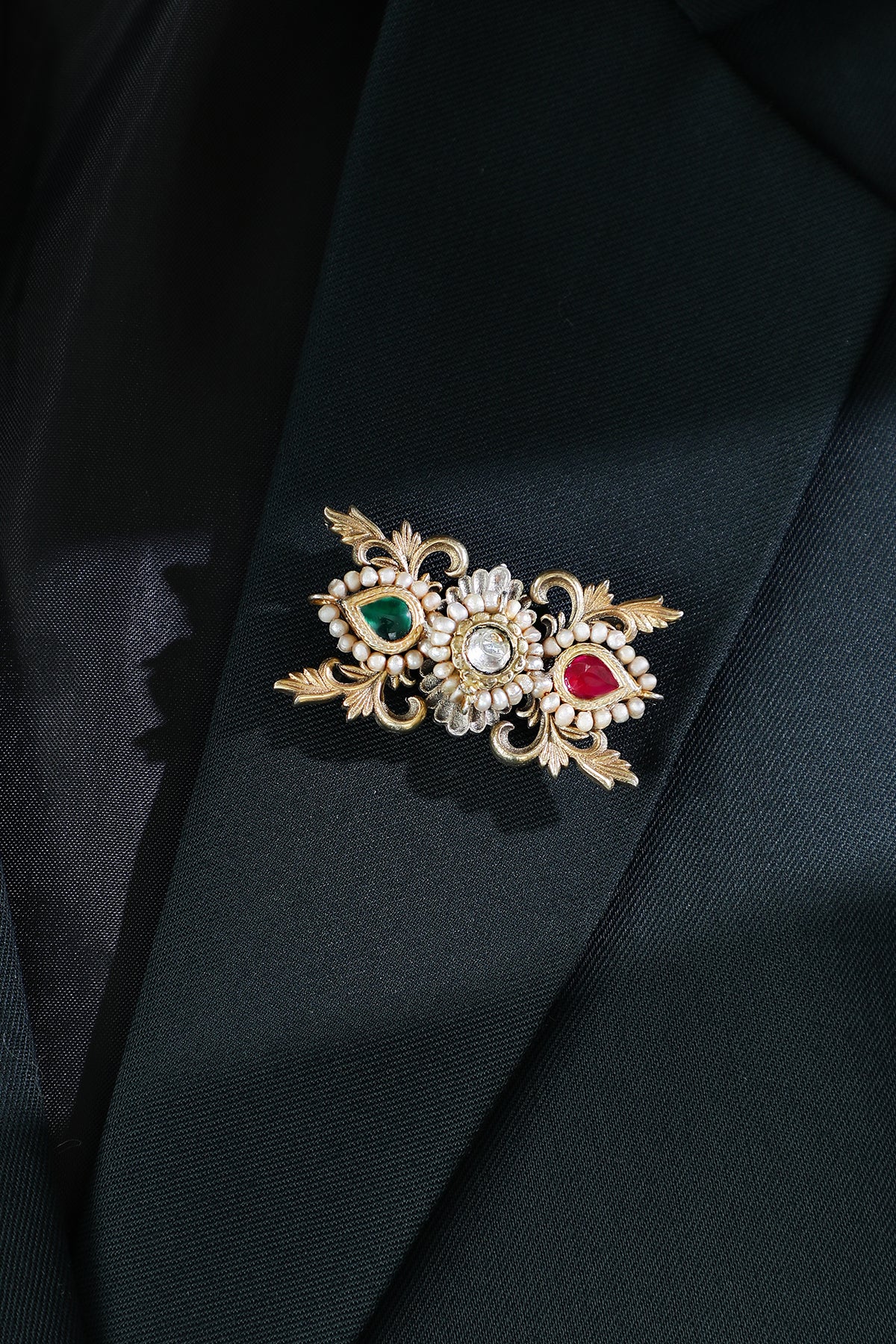 Fitrat Runa Brooch